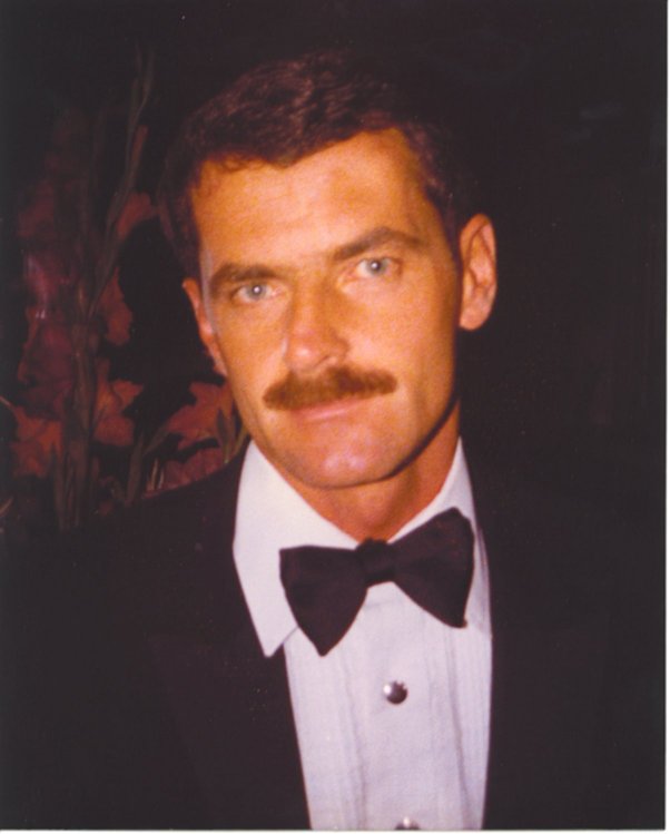 Article: bouncer Dennis K. Wesela shot, killed at The Factory / (Milw. Journal, Dec. 26 1980) / /