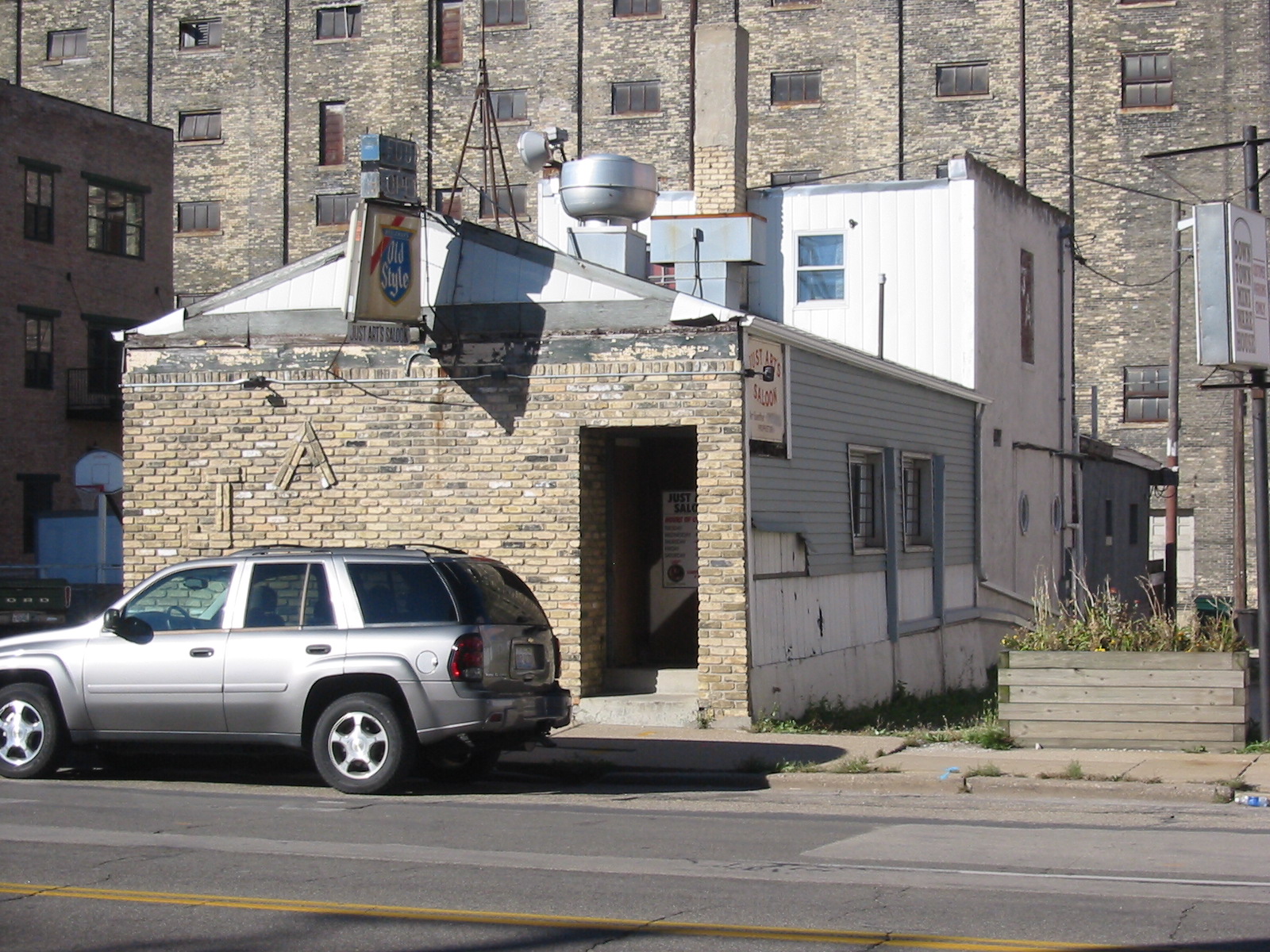 The building in 2006, then operating as Just Art's Saloon.