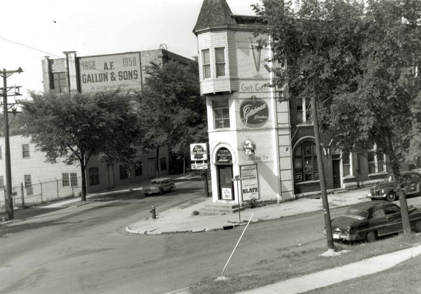 The building in 1958 or 1959, shortly before it became the Regency East.